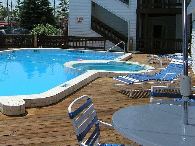 The Beach Condominium Hotel Resort 트래버스 시티 외부 사진