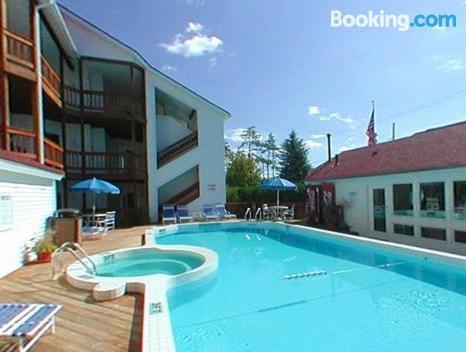 The Beach Condominium Hotel Resort 트래버스 시티 외부 사진